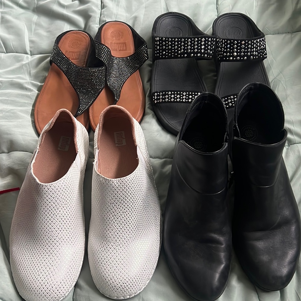 Lot of 4 fit flops